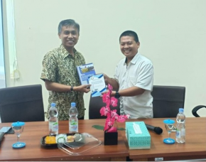 GURU BESAR FH UNHAS SAMPAIKAN KULIAH UMUM DI FH UBB